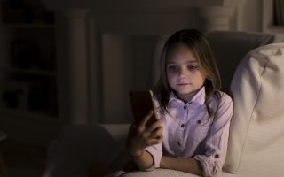 Right screen time for your child - Babyhub